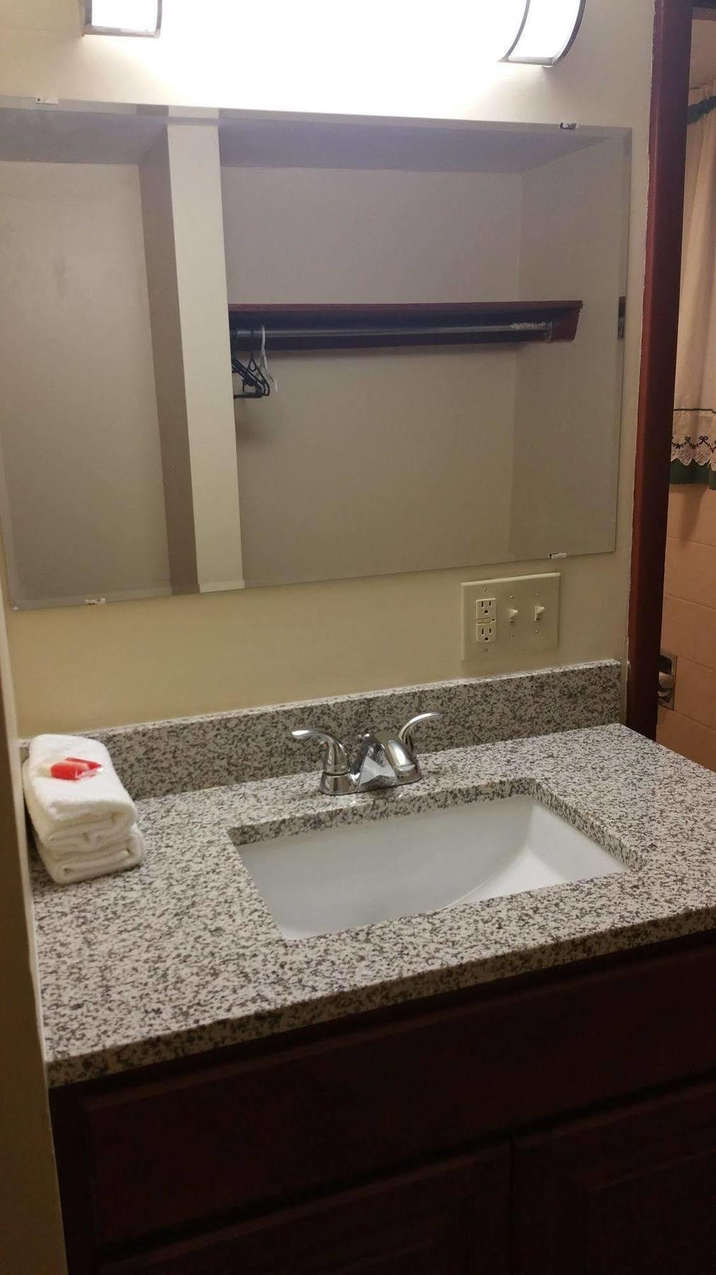 Dartmouth Motor Inn Zewnętrze zdjęcie
